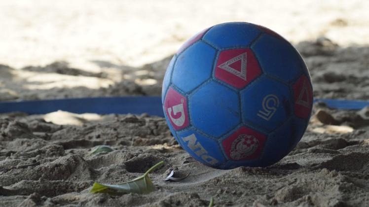 Die Strandfußballer des 1. FC Versandkostenfrei blicken auf eine ordentliche Saison zurück, auch wenn das Final Four in Warnemünde mal wieder knapp verpasst wurde.