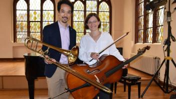 Musikschulleiter Hidehisa Edane (hier mit seiner Stellvertreterin Franziska Kraft) verzeichnete in den letzten Monaten nur wenige Neuanmeldungen.