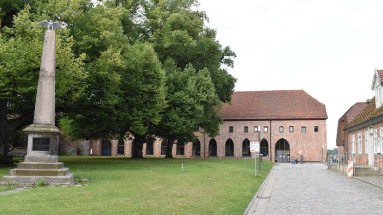 Am Tag der Deutschen Einheit soll am Kloster in Zarrentin wieder der "Markt mal anders" samt Kuchenmeile stattfinden.