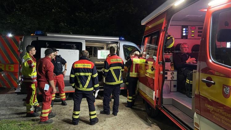 Nächtlicher Einsatz von sechs Rettungshundestaffeln, der Drohnenstaffel der Technischen Einsatzleitung des Kreises Stormarn (TEL) , der Freiwillige Feuerwehr Delingsdorf und der Polizei.