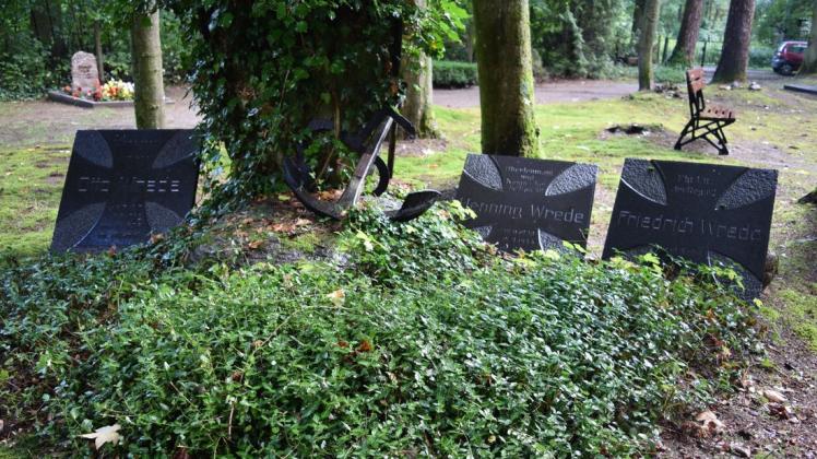 Das gemeinsame Grab der drei Wrede-Brüder. Alle ließen im Zweiten Weltkrieg ihr Leben.