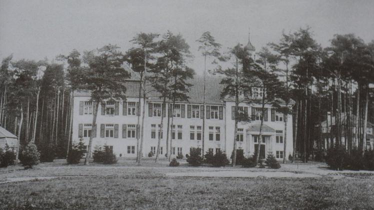 Am 3. September 1911 wurde die erste mecklenburgische Lungenheilstätte in Waldeck eingeweiht.