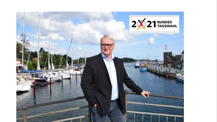 Sönke Rix am Eckernförder Hafen: Dieser gehört zu den Lieblingsplätzen in seiner Heimatstadt.