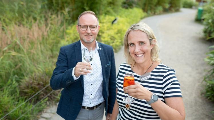 In den kommenden zwei Monaten werden Ulf Mauderer und Susann Baltzer noch zusammenarbeiten, damit sich die neue Geschäftsführerin mit dem Unternehmerverband vertraut machen kann. In den kommenden zwei Monaten werden Ulf Mauderer und Susann Baltzer noch zusammenarbeiten, damit sich die neue Geschäftsführerin mit dem Unternehmerverband vertraut machen kann.