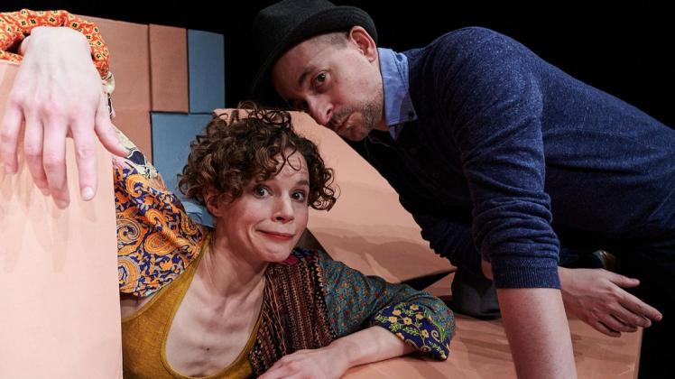 Katharina Paul und Bernd Färber zerlegen ihre Bühnenehe in der „Offenen Zweierbeziehung“. Katharina Paul und Bernd Färber zerlegen ihre Bühnenehe in der „Offenen Zweierbeziehung“.