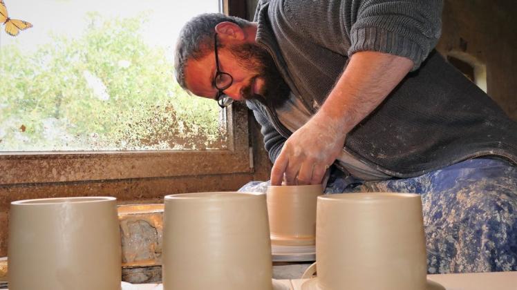 Der Initiator des Töpfermarktes in Friedrichsmoor, Christoph Bader aus Loosen, wird ebenfalls seine Keramik präsentieren.