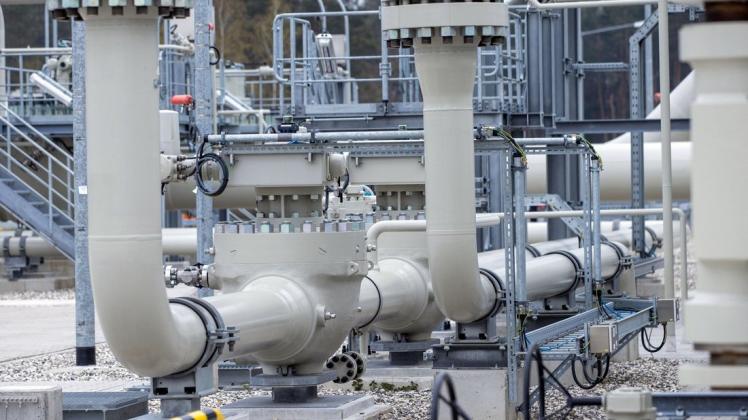 Rohrsysteme und Absperrvorrichtungen in der Gasanlandestation von Nord Stream 2. Die fast fertiggestellte Gaspipeline soll einmal 55 Milliarden Kubikmeter Erdgas pro Jahr von Russland nach Deutschland befördern. (Zu dpa "Biden-Regierung verzichtet auf Sanktionen gegen Nord Stream 2 AG") +++ dpa-Bildfunk +++