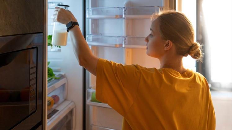 Verdorbene Lebensmittel zurück in den Kühlschrank zu stellen, ist eine schlechte Angewohnheit. Symbolfoto