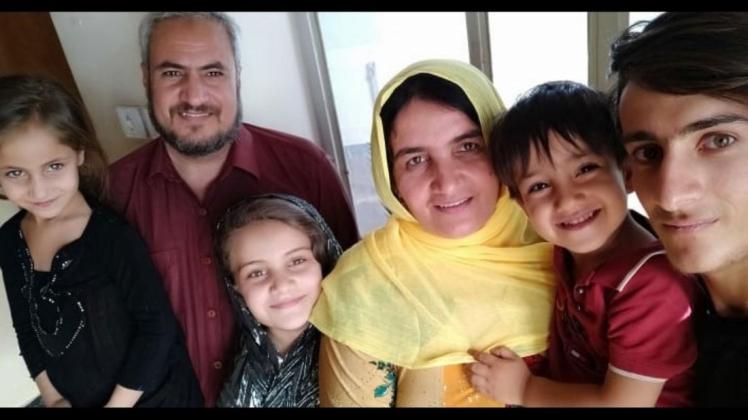Die Eltern und Geschwister von Aziez Ahmadikhil sitzen im Iran fest.