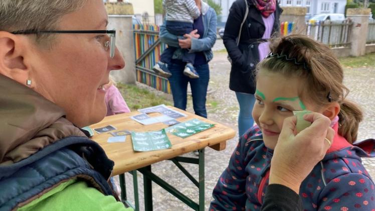 Im Wittenberger KiJuKuz konnten sich die Kinder und Jugendlichen beim Tag der offenen Tür auch schminken lassen.