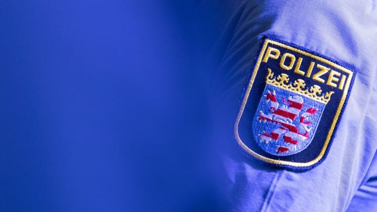 Der Einsatz von Schlagstöcken wird in einem Fall in Hessen als Polizeigewalt kritisiert. (Symbolbild)