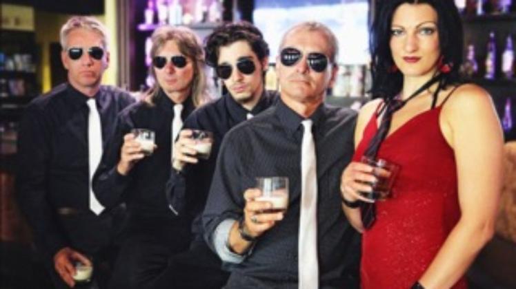 Die Band Biest of Bourbon sind Christoph Gundlach (v.l.), Thommy und Philipp Lehner, Johannes Pistor sowie „Biest“ Mareike Schumacher. Die Band Biest of Bourbon sind Christoph Gundlach (v.l.), Thommy und Philipp Lehner, Johannes Pistor sowie „Biest“ Mareike Schumacher.