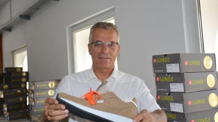 Ulf Lunge betreibt mit seinem Bruder in Düssin eine Manufaktur für Laufschuhe