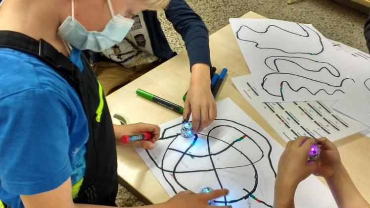 Die Kinder waren fleißig bei der Sache. Die Kinder waren fleißig bei der Sache.