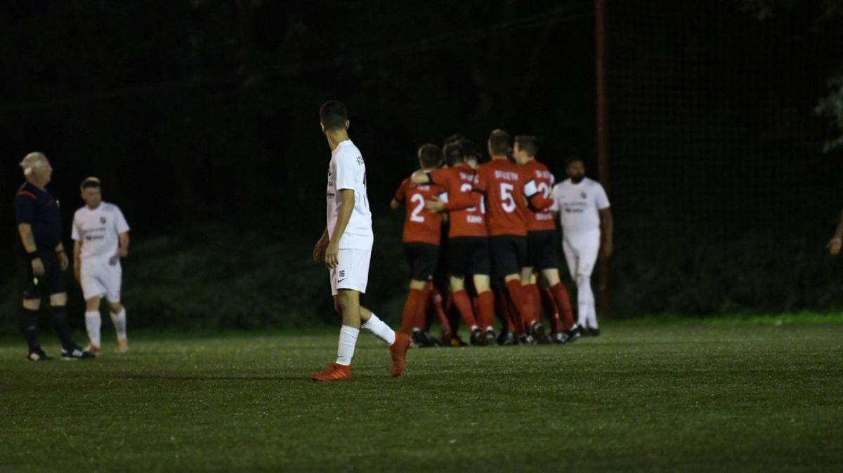 Fußball-Bezirksliga: SV Lieth ohne Cheftrainer gegen FC Elmshorn | SHZ