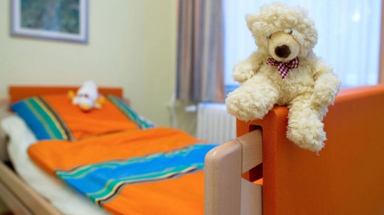 Krankenbetten für an Krebs erkrankte Kinder gibt es auch an der Rostocker Uniklinik. Eine Supermarktkette hat dem Verein zur Förderung krebskranker Kinder e.V. nun über 19.000 Euro gespendet.