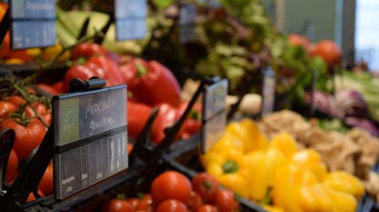Der KaRo-Biomarkt bietet eine große Auswahl an frischem Obst und Gemüse aus der Region.
