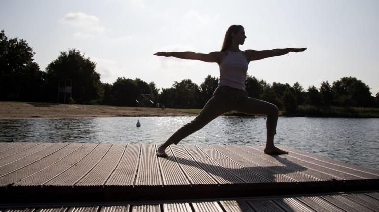 Yoga lässt sich überall praktizieren und hat erwiesenermaßen positive Effekte auf die Gesundheit. Die Hagener Theologin Margarete Strauss hält es jedoch für gläubige Christen für gefährlich.