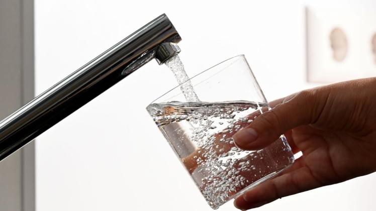 Muffiger Geruch im Trinkwasser: 130.000 Menschen betroffen