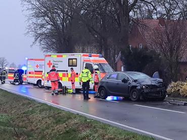 Auto gegen Baum geprallt Tödlicher Verkehrsunfall in