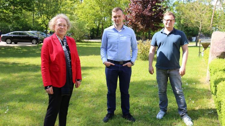 Bildeten schon im erfolgreichen Wahlkampf ein eingeschworenes Team: Hannelore Basedow, Rico Jakobeit und Nico Leschinski (v.l.). Die gute Zusammenarbeit der Parteien soll sich nun auch in der politischen Arbeit in Boizenburg zeigen.