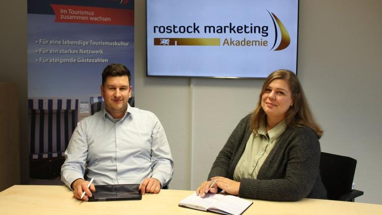Tobias Ewert und Anja Wiering von Rostock Marketing wollen eine eigene Akademie für die Tourismusbranche in der Region Rostock aufbauen. Tobias Ewert und Anja Wiering von Rostock Marketing wollen eine eigene Akademie für die Tourismusbranche in der Region Rostock aufbauen.