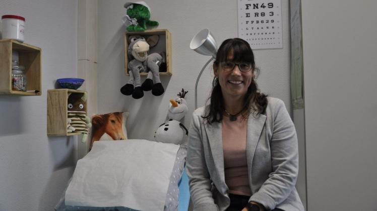 Mandy Zoll möchte auch in den nächsten Jahren ihrer Tätigkeit als Schulgesundheitsfachkraft nachgehen. In der Rolandschule hat sie inzwischen ein liebevoll eingerichtetes Krankenzimmer.