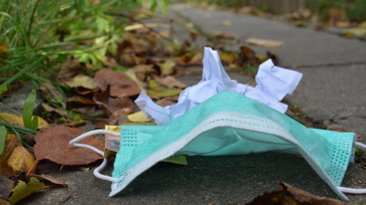 Am Sonnabend treffen sich die Schwaaner, um ihre Stadt von Müll zu befreien. Darunter werden auch gewiss einige Masken sein.