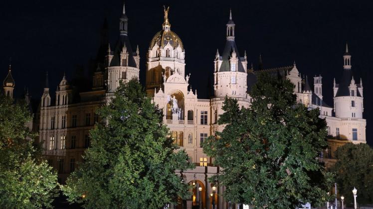 Wenn es in Schwerin Abend wird, können Wissbegierige am Wochenende einiges entdecken. Wenn es in Schwerin Abend wird, können Wissbegierige am Wochenende einiges entdecken.