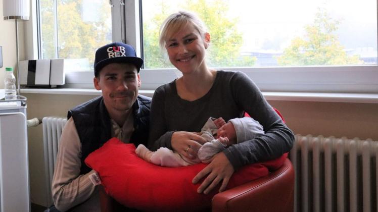Freuen sich, dass die Geburt ihrer kleinen Hedi so gut lief: Marie-Luise und Sönke Prohaska.
