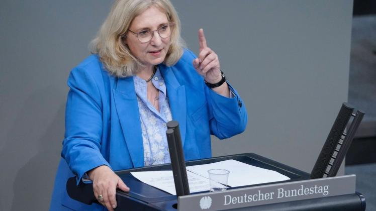 Daniela De Ridder bei einer Rede im Bundestag.