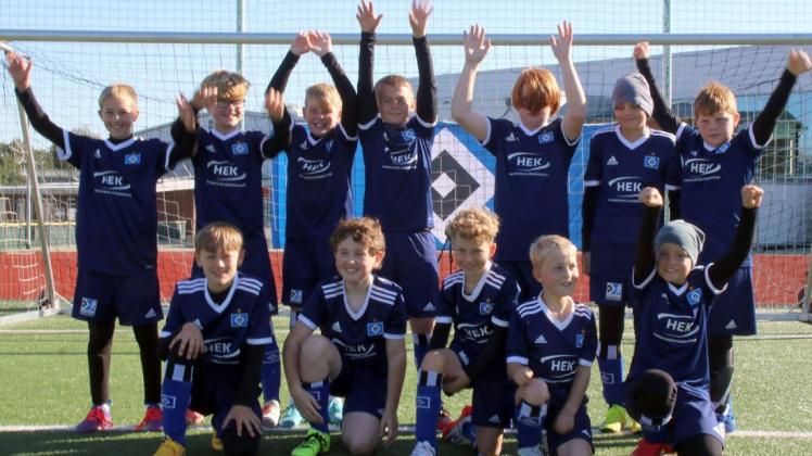 Begeistert waren die jungen Kicker - insgesamt gab es zwei Gruppen -  von der HSV-Fußballschule.