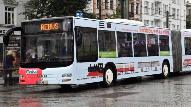 Ein Bus der Firma Rebus, mit dem im Gebiet des Verkehrsverbunds Warnow gefahren werden kann.