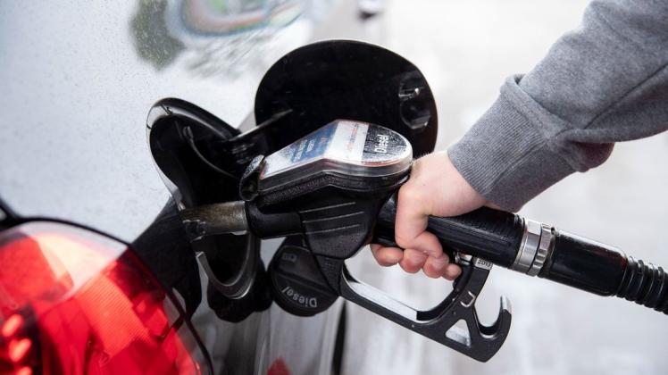 Autofahrer und Tankstellenpächter in Nordwestmecklenburg ärgern sich über hohe Spritpreise.