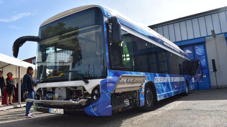 Seit Anfang September hat die RSAG die ersten zwei Elektrobusse in Rostock im Einsatz.
