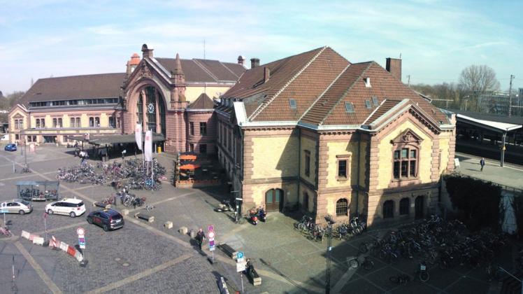 Der Osnabrücker Bahnhof wurde 1895 als heute einziger in Niedersachsen noch existierender Turmbahnhof in zwei Ebenen konzipiert.
