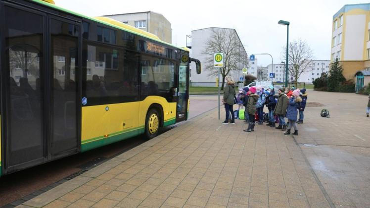 Viele Schüler der Europaschule müssen derzeit den Bus nehmen, wenn sie zum Sportunterricht wollen.