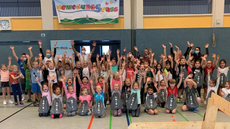 Ein „bewegter“ Tag an der Hermann-Allmers-Schule: Auch die Kinder des 2. Jahrgangs der Grundschule hatten beim Abschlussfest des Bewegungspasses der Sportregion ihre helle Freude.