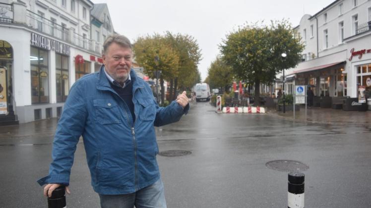 Eigentlich sollte der Weihnachtsmarkt auch in die Mühlenstraße reingezogen werden. Das klappt dieses Jahr noch nicht. Aber diese Straße soll beleuchtet werden, das teilt Dietmar Vogel vom Handels- und Gewerbeverein (HGV) mit. Eigentlich sollte der Weihnachtsmarkt auch in die Mühlenstraße reingezogen werden. Das klappt dieses Jahr noch nicht. Aber diese Straße soll beleuchtet werden, das teilt Dietmar Vogel vom Handels- und Gewerbeverein (HGV) mit.