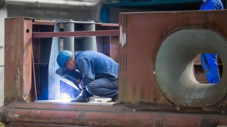 Rund 44 Prozent der Werftarbeiter in Deutschland sind per Werkvertrag beschäftigt.