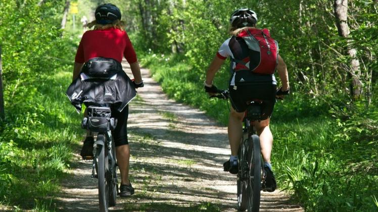 Eine Fahrradtour mit Helm macht doch gleich viel mehr Spaß, findet NNN-Volontärin Carolin Beyer. Eine Fahrradtour mit Helm macht doch gleich viel mehr Spaß, findet NNN-Volontärin Carolin Beyer.