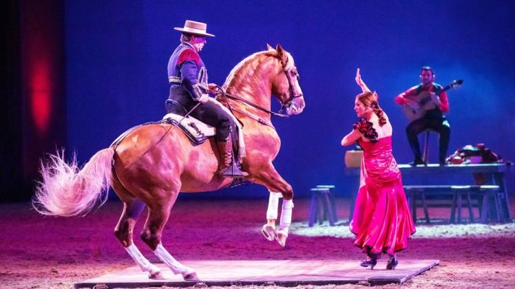 Reiter Sebastián Fernández mit einer Tango-Tänzerin.