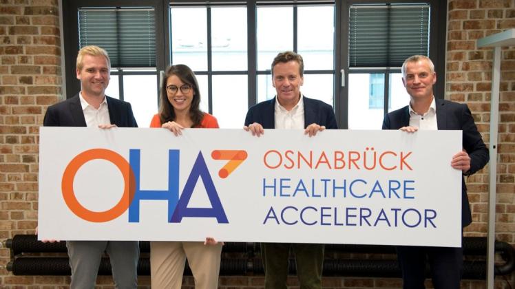 Startschuss für Startups: Oliver Volckmer und Katharina Lutermann (von links) beraten Existenzgründer im Gesundheitswessen, Dr. Erik Beeke sitzt der OHA-Beiteiligungsgesellschaft vor. WFO-Chef Ralf Minnig hat den Healthcare Accelerator initiiert.