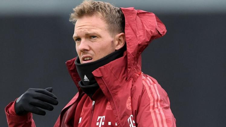Julian Nagelsmann bei einem Training seiner Elf am Wochenende. Der Bayern-Coach wurde positiv auf das Coronavirus getestet.