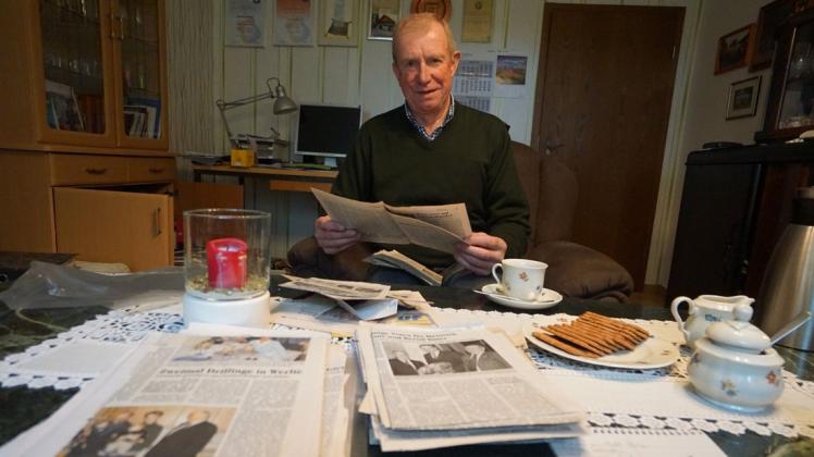 Viele Erinnerungen, festgehalten in Zeitungsauschnitten, hat Bernd Büter zu Hause gesammelt.