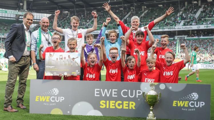 Krönte sich 2019 zum EWE-Cup-Sieger im Bremer Weserstadion: die E-Jugend des SV Tungeln.