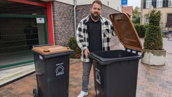 Stefan Hubert weiß, wie man Mülltonnen sauber hält, und gibt wertvolle Tipps.