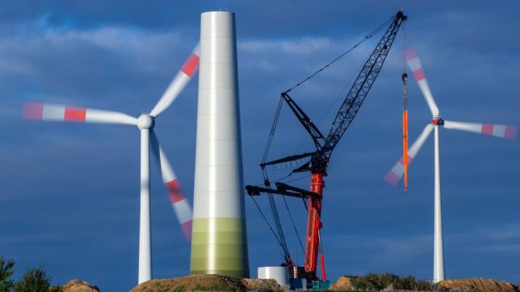 Die Wirtschaft fordert klare Ausbauziele: Zwei Prozent der Landesfläche in MV sollen für Windkraftanlagen reserviert werden.