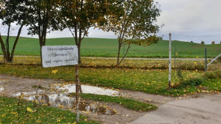 Das Tor ist weg. Zum Abtransport müssen die Diebe einen Pkw mit Anhänger oder einen Pickup genutzt haben. Das Tor ist weg. Zum Abtransport müssen die Diebe einen Pkw mit Anhänger oder einen Pickup genutzt haben.