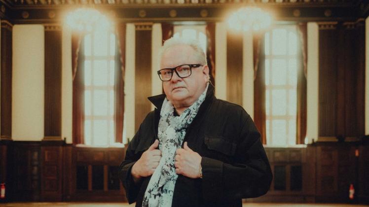 Zum 40. Bühnenjubiläum veröffentlicht Heinz Rudolf Kunze ein Album mit alten Liedern, die neu eingespielt und produziert wurden. Außerdem gibt es eine Autobiographie. Darüber spricht er im Interview.